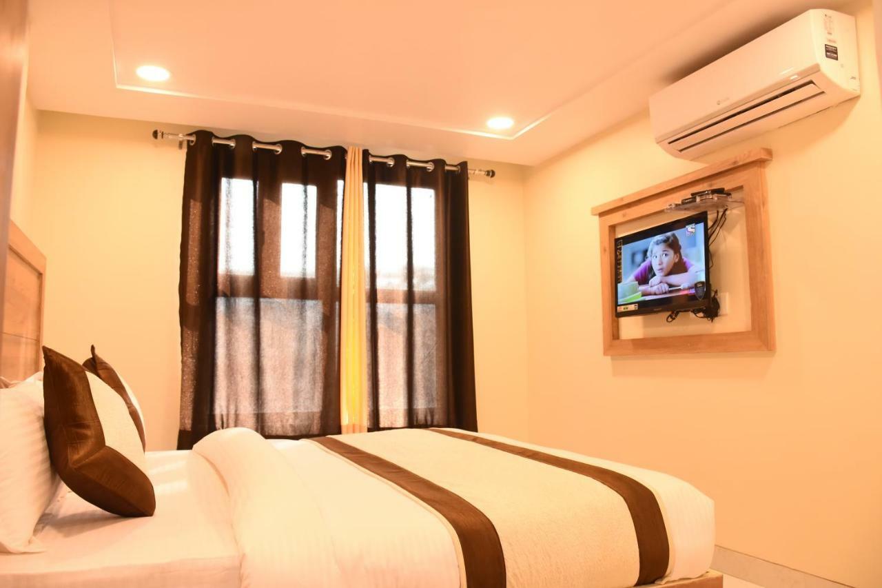 Hotel Kaushal Palace New Delhi Exterior photo